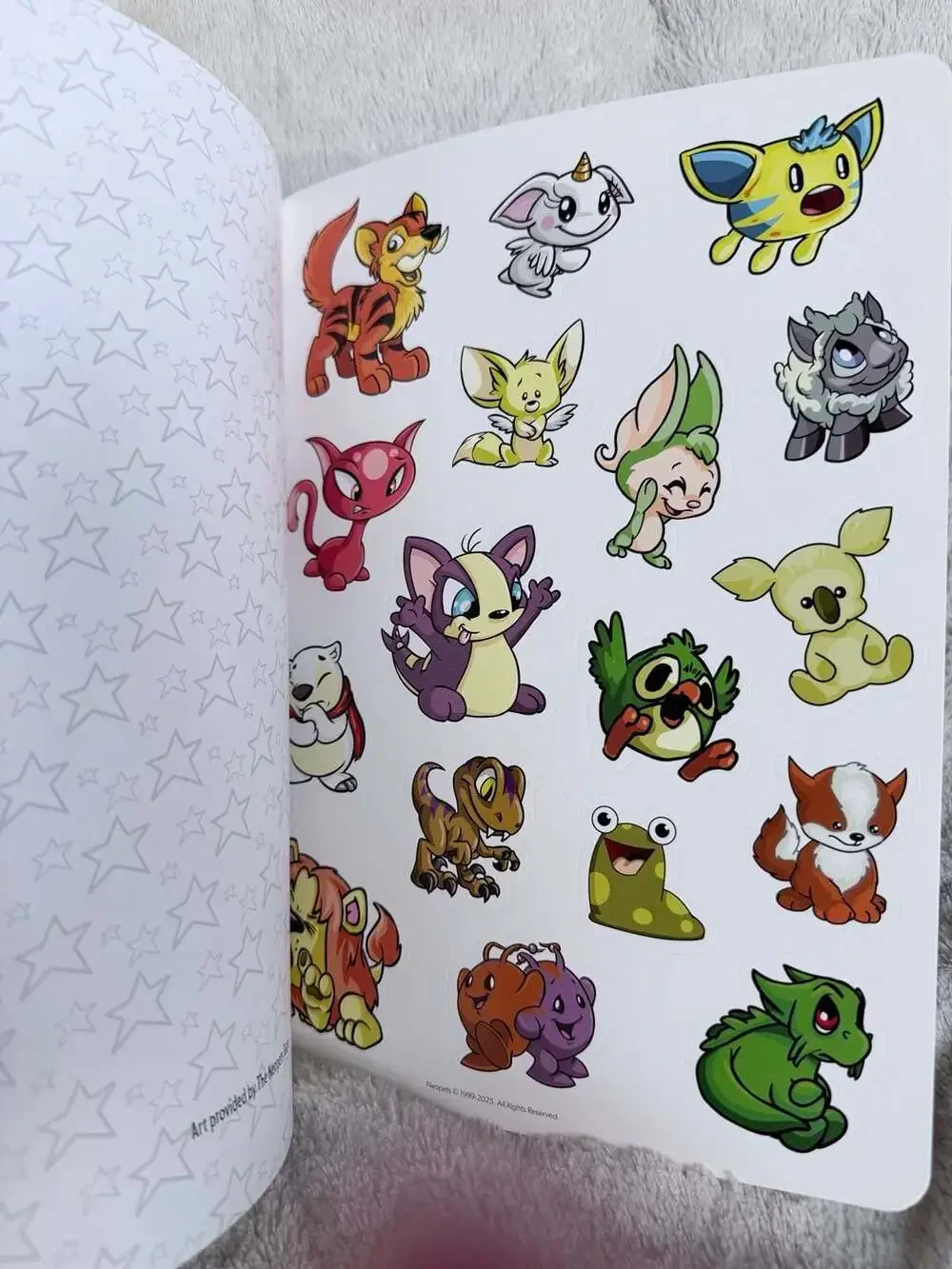 Neopets: The Official Colouring Book - (Paperback) : ,
